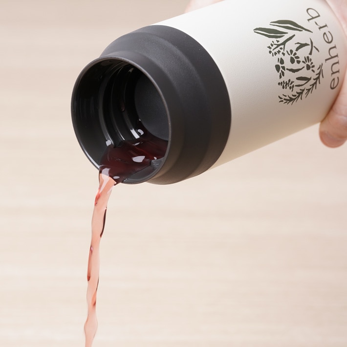 飲み物が勢いよく出ることを防ぐ構造