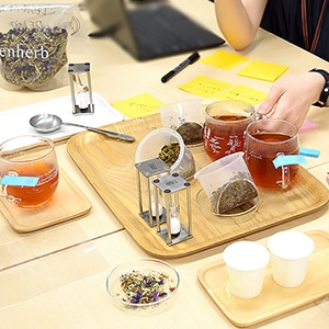 新商品「幸せ気分でおやすみしたい時に 夜風感じるレモンバーベナ茶」開発ストーリー