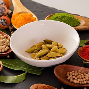 インドカレーで午後の仕事も効率アップ！ カルダモンのスパイスパワー