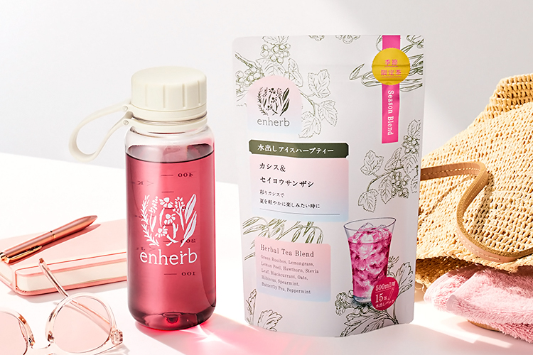 夏の一杯をもっと気軽に、もっと華やかに。水出しハーブティー時短テク