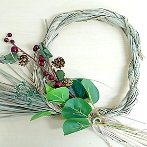 年の瀬に、南阿蘇村産ハーブでしめ縄作り