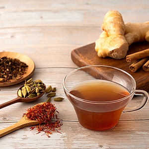 WEB限定で復活！ スパイシーな風味で温まる「黒豆シナモンしょうが茶」、1月22日（水）発売